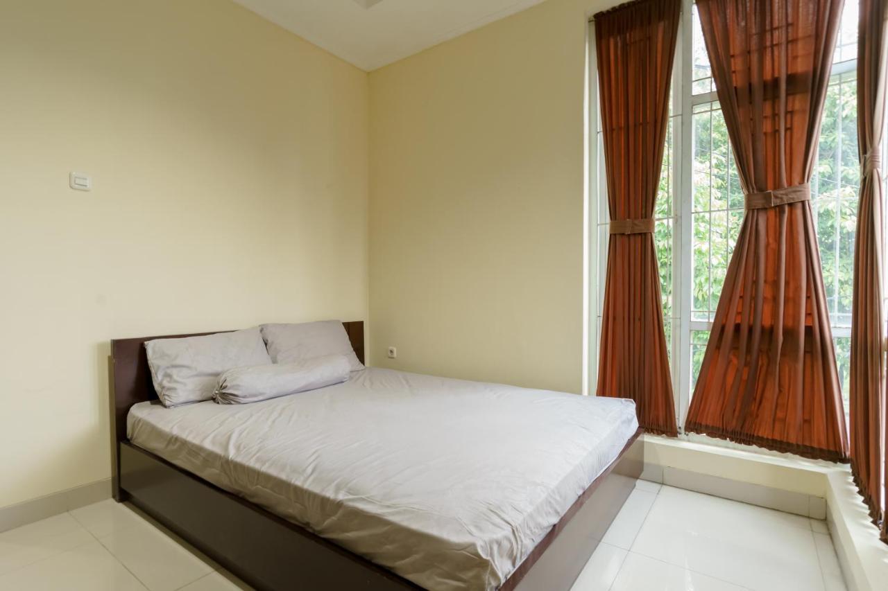 Dago Suites Syariah Cikarang Mitra Reddoorz Бекаси Экстерьер фото