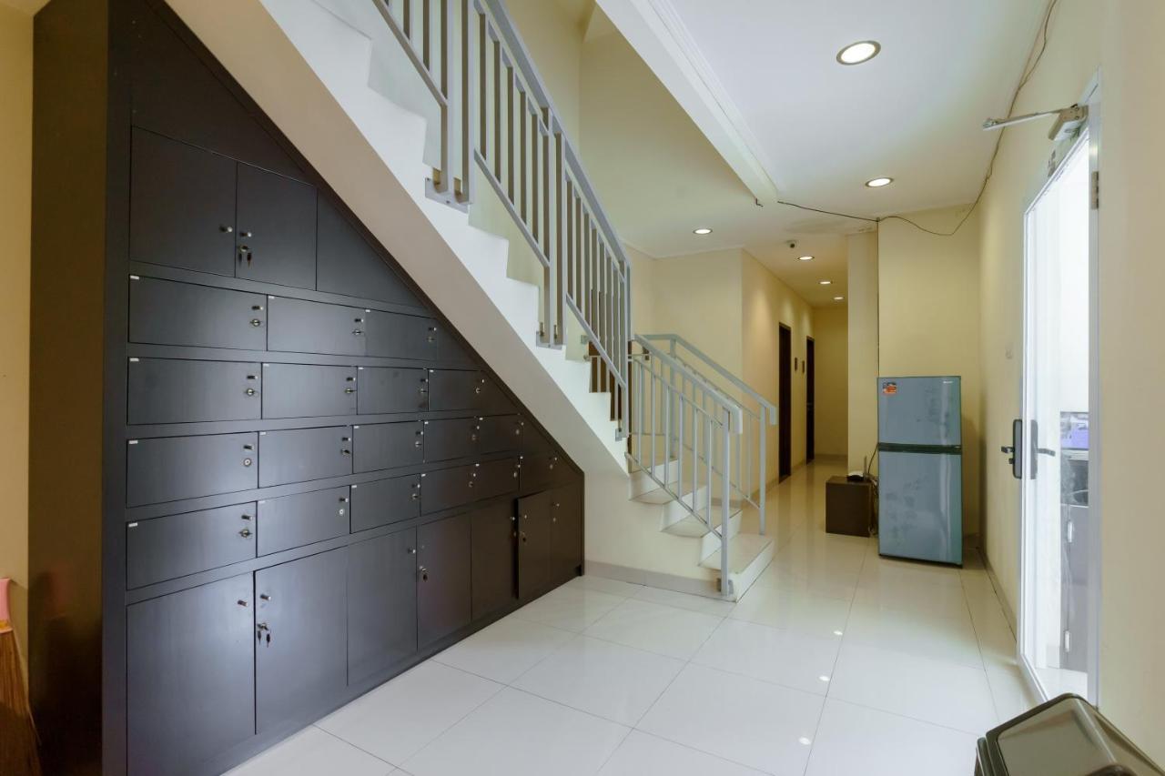 Dago Suites Syariah Cikarang Mitra Reddoorz Бекаси Экстерьер фото
