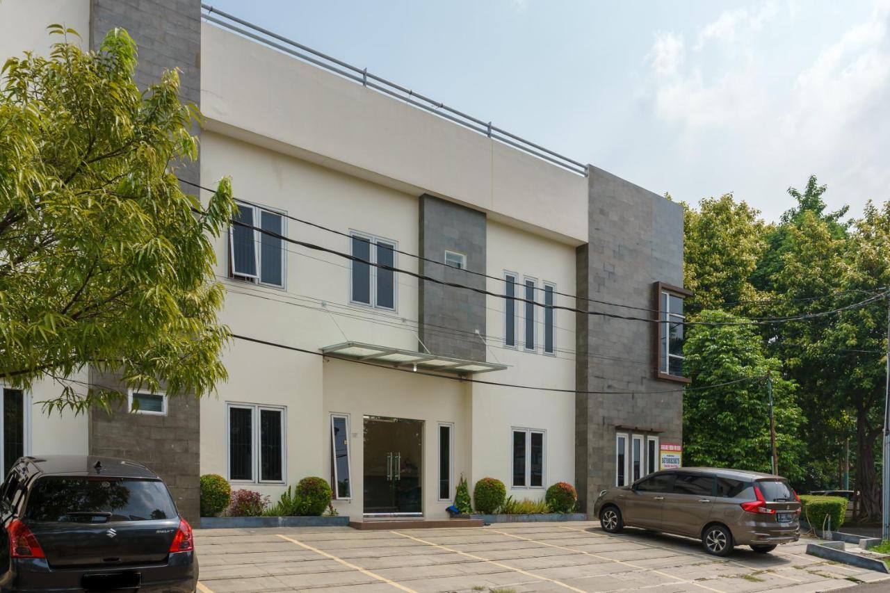 Dago Suites Syariah Cikarang Mitra Reddoorz Бекаси Экстерьер фото